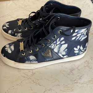 Guess logo sneakers.